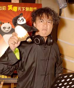 成龙与儿子为《熊猫》配音