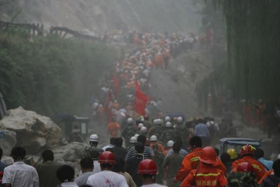 北川水库裂缝万人狂奔撤离