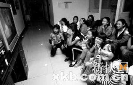 小学震后无恙 网友向建筑商致敬
