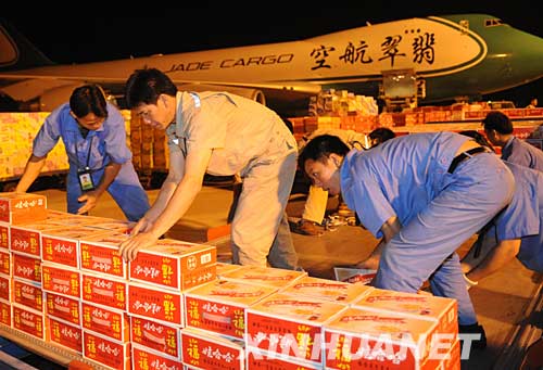 广西：120吨食品紧急空运灾区