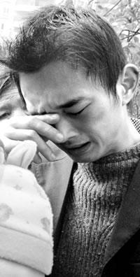 父亲无力抚养男婴欲送人