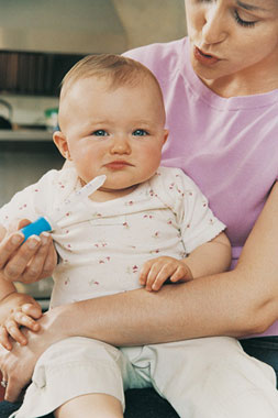 宝宝感冒 宝宝感冒流鼻涕发烧怎么办_治疗感冒