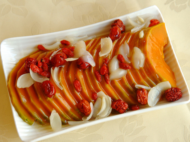 吃百合蒸南瓜缓解喉咙痛_感冒食疗