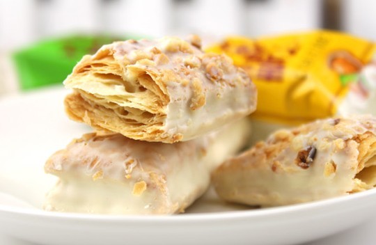 自制小零食:杏仁酥的制作方法_饼干的做法大全