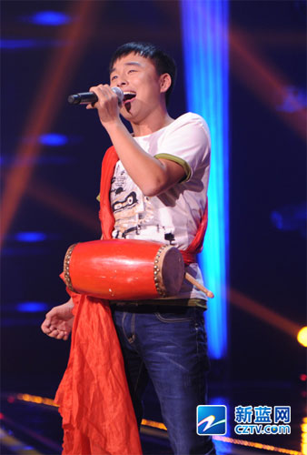 洋芋疙瘩high歌爆红 网友直呼贺东秒杀张玮_娱