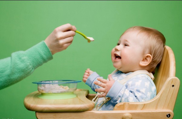 10个月的宝宝怎样添加辅食_辅食添加