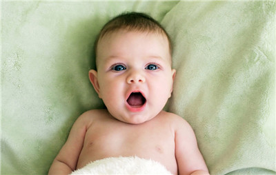 宝宝眼屎多的原因