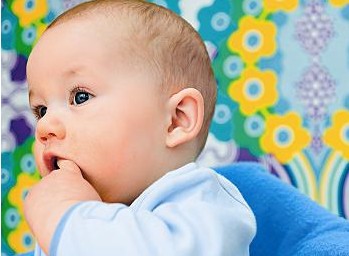 宝宝患鹅口疮的防治办法_宝宝,鹅口疮_口腔疾