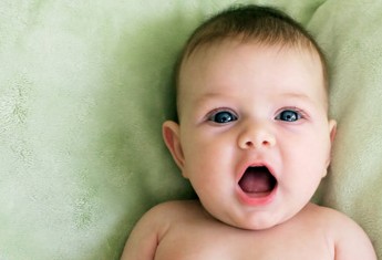 小心!嚼饭喂宝宝会传染口腔疾病_宝宝,口腔疾