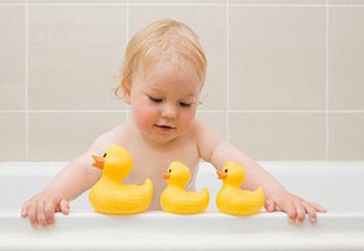 如何正确的给宝宝洗澡_生活护理
