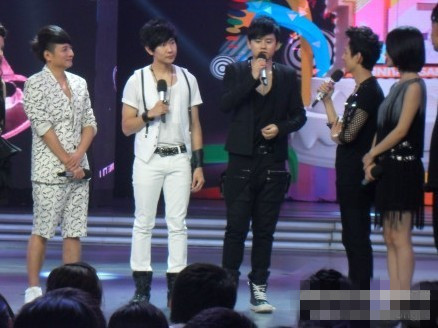 林俊杰阿娇炎亚纶齐聚快乐大本营15周年庆典