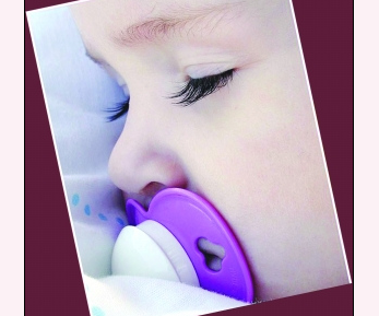 宝宝用安抚奶嘴的利与弊_宝宝呵护