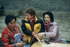 2002年中国大陆版33集电视剧摩登家庭