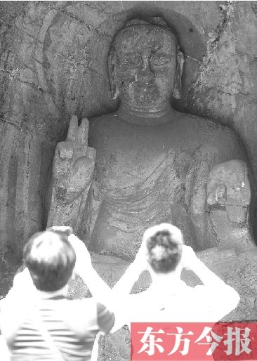 龙门石窟“剪刀手”佛像走红 卖萌佛祖获青睐(图)