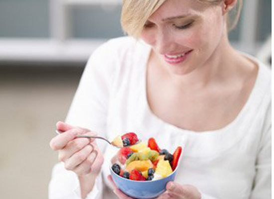 孕妇喜吃酸 饭后吃水果是首选_孕妇饮食