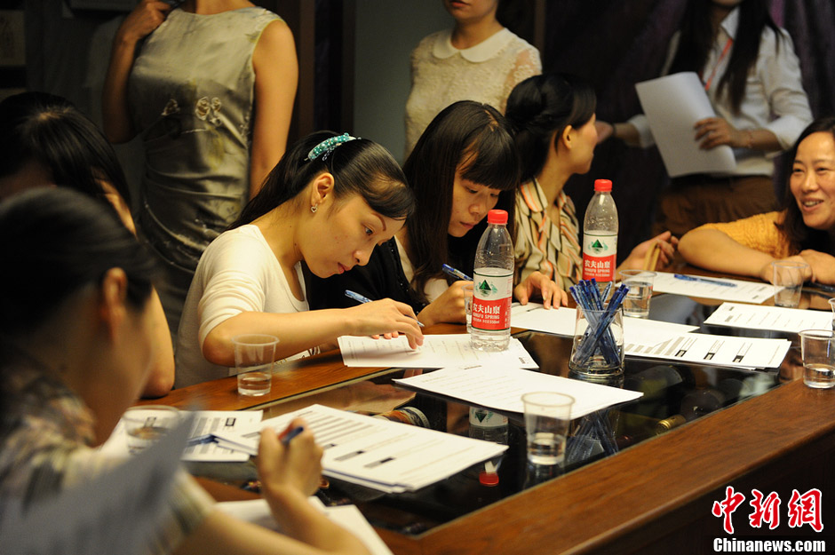 [组图]亿万富翁征婚对象有哪些条件?_开心娱乐