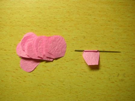 手工小制作:漂亮的小朵玫瑰手工制作方法