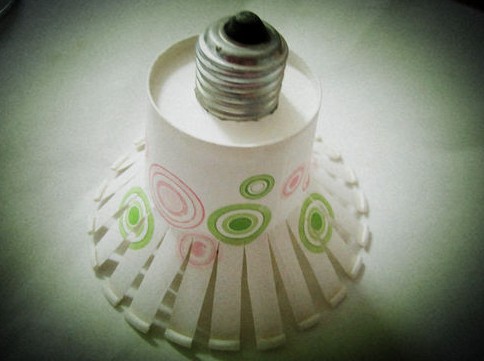 超简单的一次性纸杯小制作_幼儿手工_七彩作