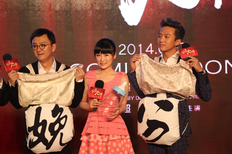 邓超透露孙俪二胎预产期在六月 扮孕妇宣传《