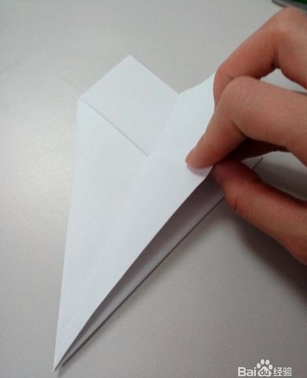 幼儿手工制作:纸飞机的简单折法 (三)
