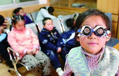 深圳摘眼镜工程:官方援助500名近视儿童摘眼镜