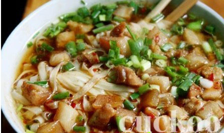 张家界特色美食推荐:三下锅和草帽面