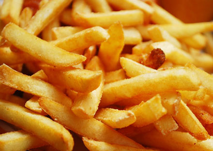 孕妈妈别吃太多炸薯条 宝宝容易头小体轻_妈妈