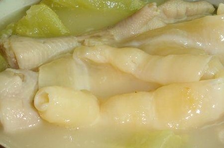 产后催乳食谱:鸡脚花胶汤_产后