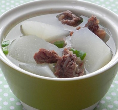 宝宝夏季积食怎么办?推荐白萝卜汤_幼儿