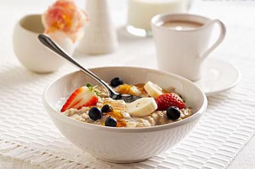 适合宝宝益智健脑的食谱--水果麦片粥_幼儿