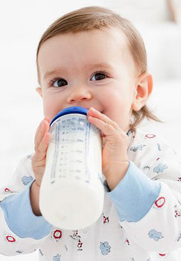 婴儿奶瓶什么材质好?看看这位妈妈怎样选择