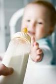 过敏体质的宝宝适合吃什么样的奶粉