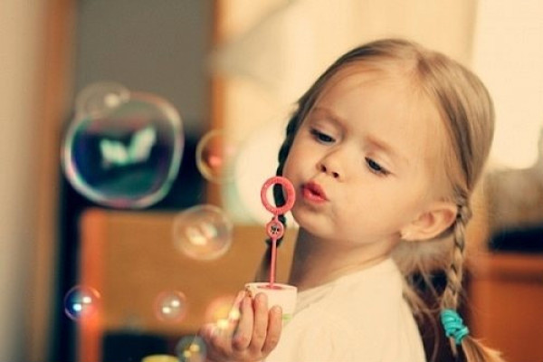 宝宝吐奶的原因及对策_宝宝吐奶_亲亲宝贝网