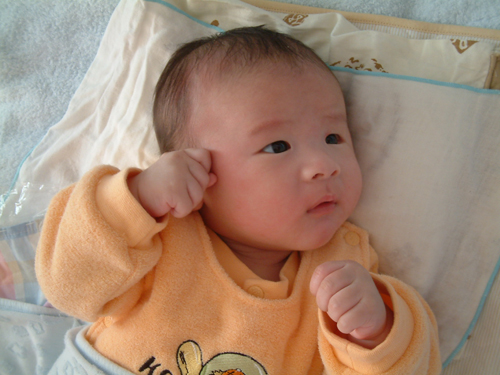 婴儿厌奶期怎么办_宝宝厌奶