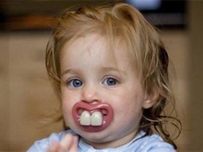 宝宝吐奶的正确护理方法_宝宝吐奶