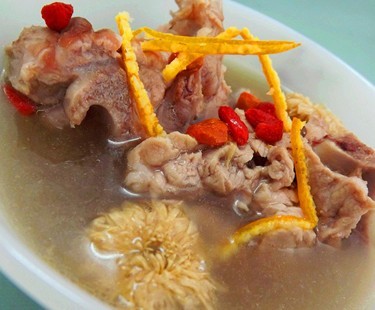 秋季养颜明目食谱:杞菊排骨汤_食谱秋季v食谱_亲亲宝贝图妈妈周营养安排表一图片