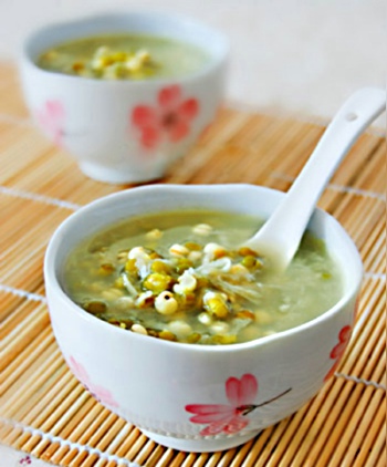 下巴长痘痘吃什么好推荐薏苡仁海带双仁粥_功