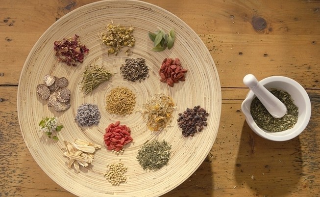 经期可以喝中药吗 经期喝中药要慎重_饮食禁忌