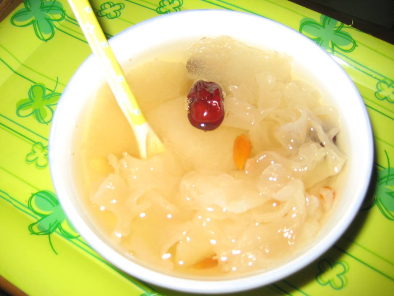 银耳汤可以过夜吗?吃隔夜食物有讲究_饮食禁