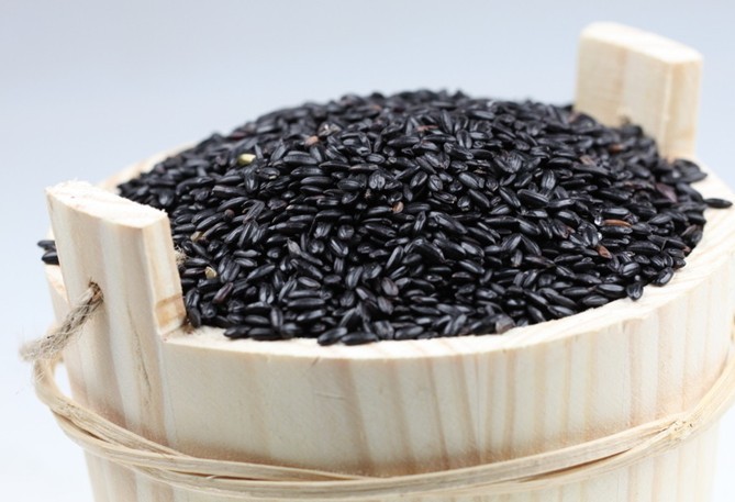 怎样鉴别黑米?如何区分真假黑米_食品选购