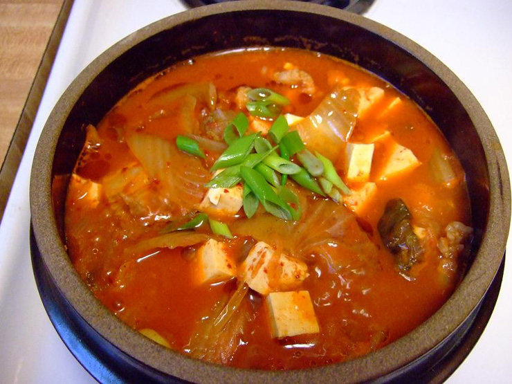 韩国泡菜汤的做法_外国饮食