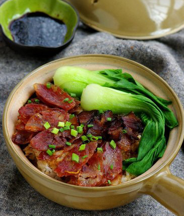 广东腊味煲仔饭的做法介绍_中国饮食