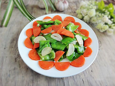 荷兰豆炒胡萝卜