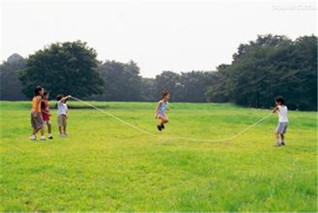 小孩跳绳能长高吗