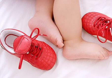 宝宝冬天穿什么鞋子好