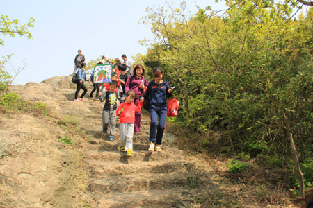 【幼儿园爬山活动方案】_幼儿园亲子爬山方案