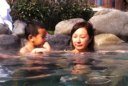 【小孩泡温泉好吗】小孩子泡温泉好吗_宝宝泡