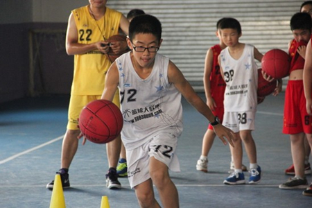 小孩打篮球的好处