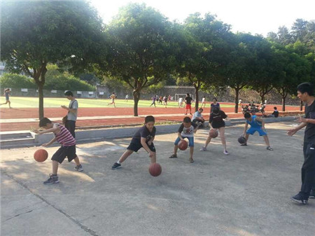 【怎么教小孩子打篮球】_如何教孩子打篮球_