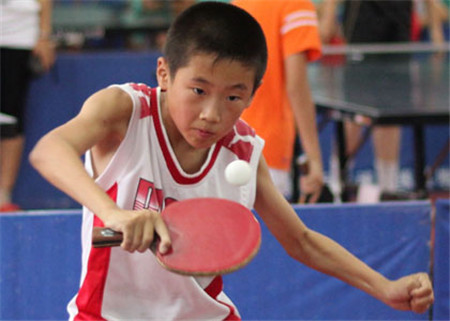 【孩子打乒乓球的好处】_孩子学习乒乓球的好